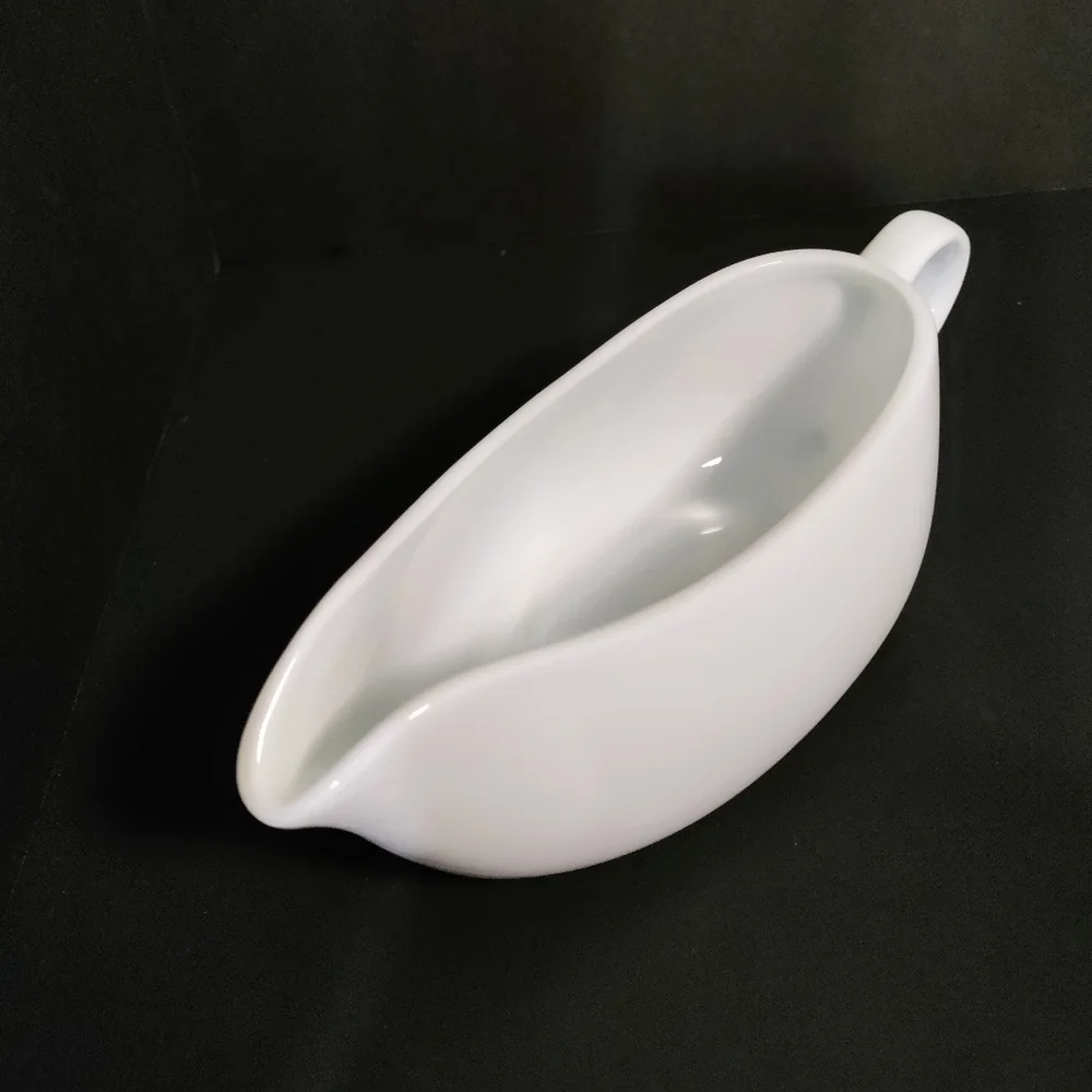 White Ceramic 16oz Gravy Boat/dish by HOME⭐ - Picture 2 of 4